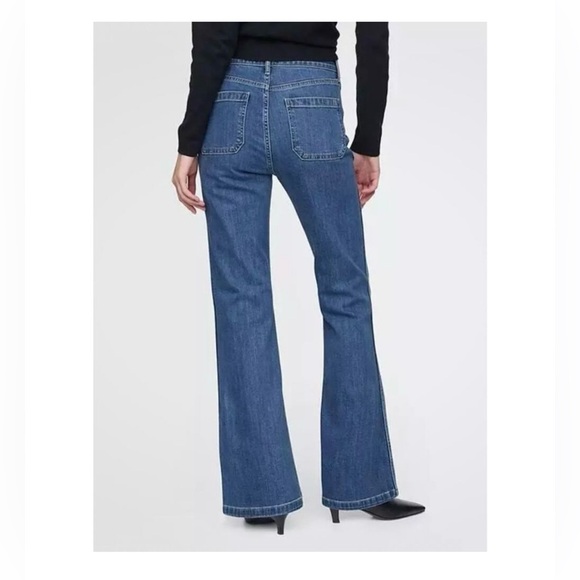 GAP 70’S Flare High Rise Jeans Women’s Size 31/12 Short - Picture 2 of 9